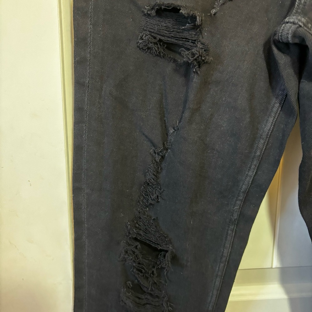 NWT Aeropostale women’s black high rise distressed ripped mom Jean size 4 B8 - Picture 3 of 9